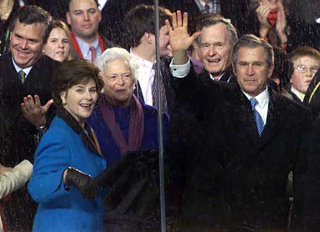 图文:布什宣誓就任美国第54届总统