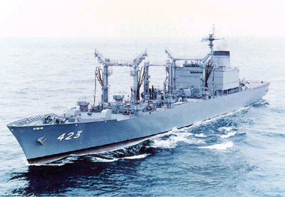 "十和田"级补给舰"常磐"号,标准排水量8100吨