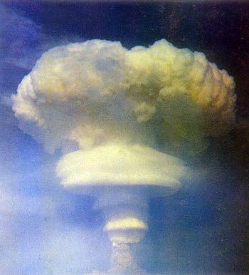 资料图片:中国第一颗氢弹爆炸成功