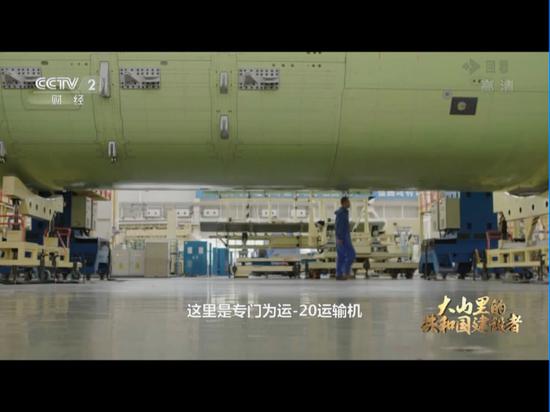 中国运20机翼上有9万个孔 手工钻出就有上万个(图)