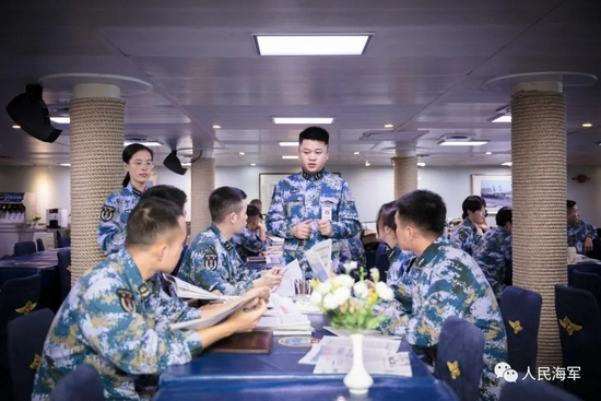酷！清华毕业的航母记者亮相讲台 一起认识一下他们 (http://www.ix89.net/) 军事 第10张