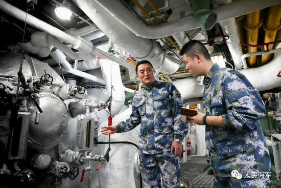 酷！清华毕业的航母记者亮相讲台 一起认识一下他们 (http://www.ix89.net/) 军事 第14张