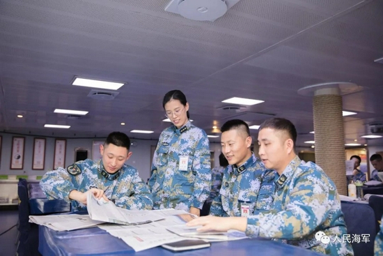 酷！清华毕业的航母记者亮相讲台 一起认识一下他们 (http://www.ix89.net/) 军事 第9张