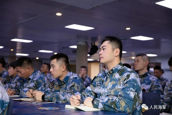 酷！清华毕业的航母记者亮相讲台 一起认识一下他们 (http://www.ix89.net/) 军事 第5张