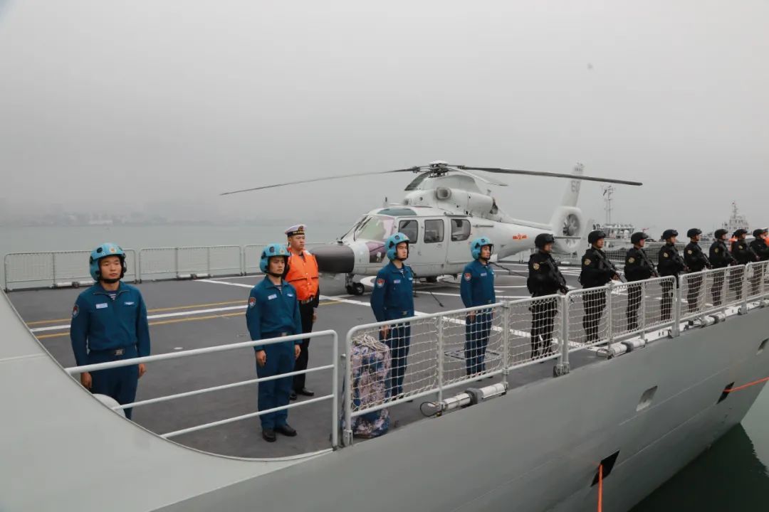 海军第40批护航编队启航 呼和浩特舰首次执行任务