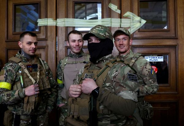 乌将外籍雇佣兵合同延至10年 乌军被曝深陷缺员窘境