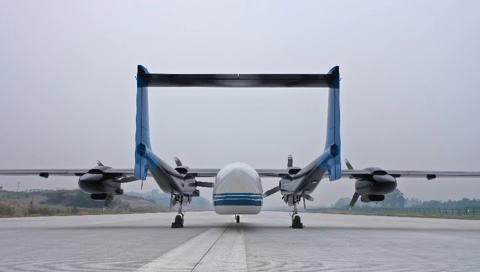 国产大型四发无人机首飞 将参加珠海航展