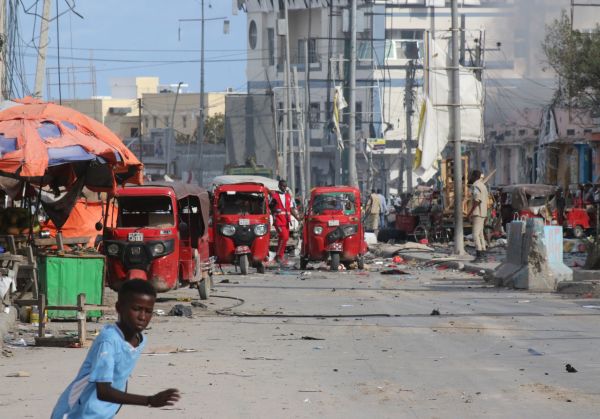 索马里爆炸袭击逾百人死亡 青年党宣布“认领”