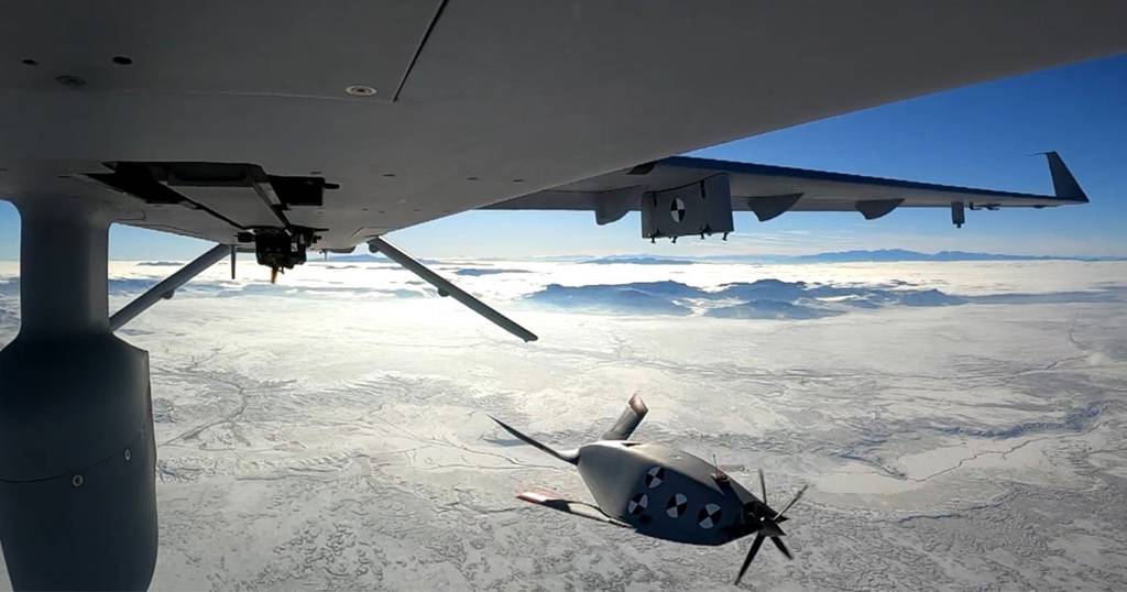 通用动力试射无人机载无人机 被命名为“小鹰”