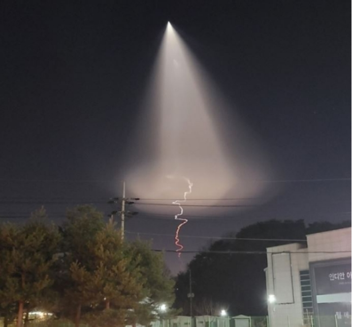 韩多地民众目击UFO？系自研固体燃料运载火箭试飞