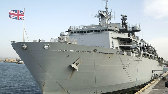 英国军舰价值32.6万美元燃料被盗 英国海军展开调查