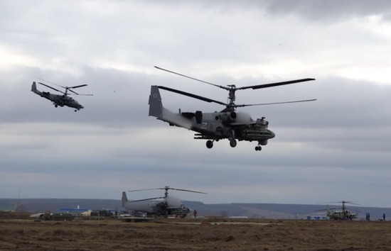俄国防部23日公布的陆军航空兵参与行动视频截图，该机场驻有卡-52和卡-28武装直升机
