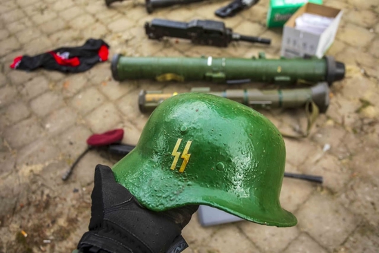 俄国防部7日在社交网站VK上发布的俄军在伊久姆缴获的当地乌方武装物品照片