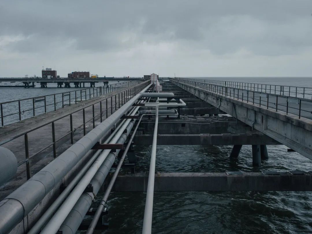 德国威廉港的一码头，现在德国正恢复在这里建造一个液化天然气进口终端的计划。图自美媒