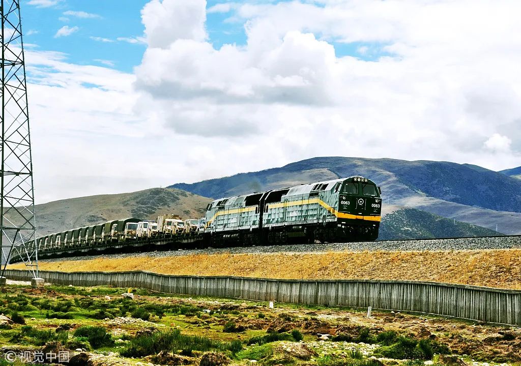 中国将把2014年通车的青藏铁路支线拉日铁路延伸至靠近中尼边境的吉隆  图片来自视觉中国