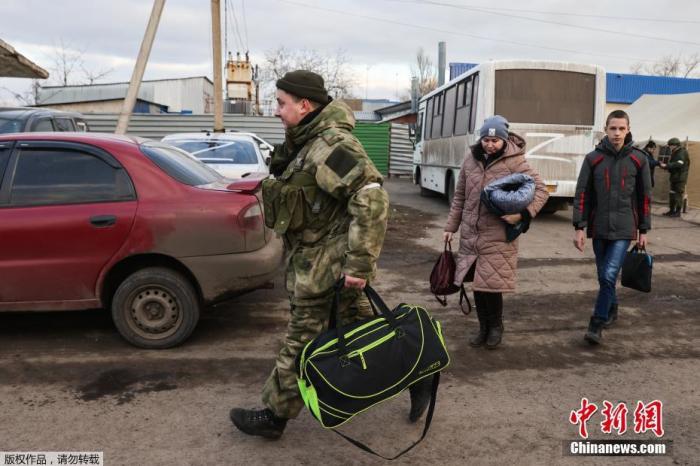 乌境内人道主义走廊持续开放 西方对俄制裁再升级
