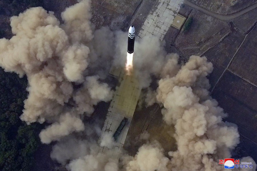 韩军：朝鲜再次试射“火星-17”洲际弹道导弹