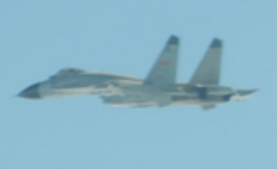 台防务部门11日发布的解放军歼-11战机同型机照片。