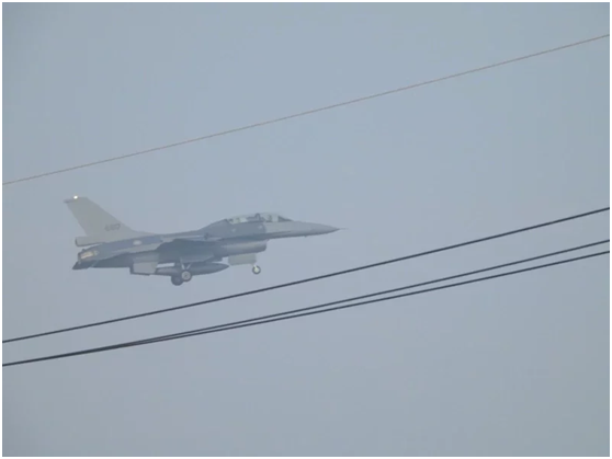 坠海事故后台军F-16V战机复飞 岛内网友：小心点飞