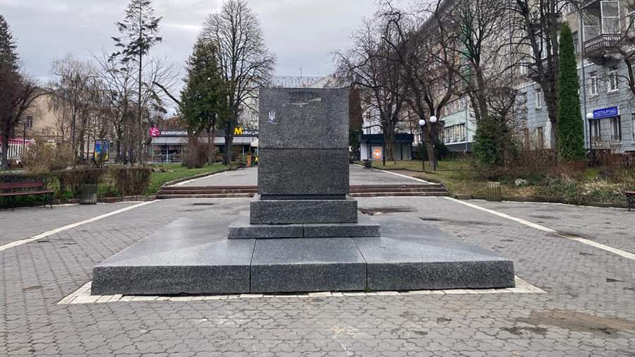 乌一处普希金雕像被拆除 市长扬言